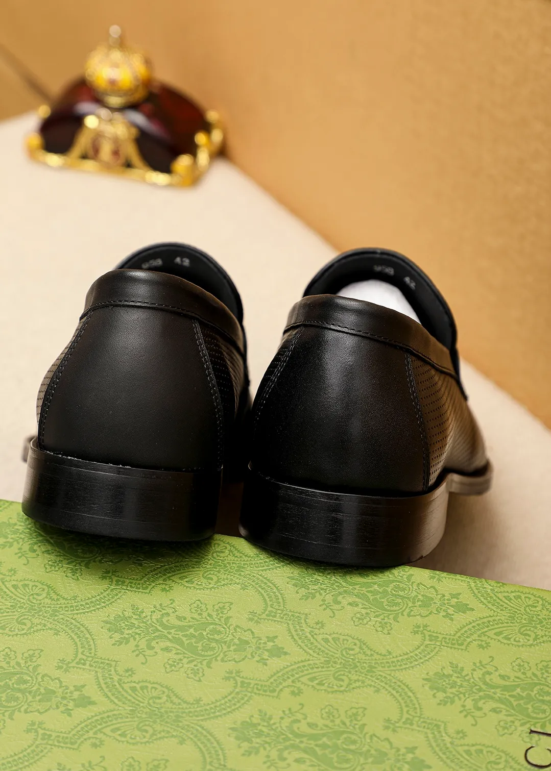 Men's shoes 💰442 💐 Product trademark: GUCCI "Gucci" casual leather shoes Regular size: 38-44 (45.46🉑️customized) Product materials: Selected imported first-layer calfskin embossed upper, imported small dyed cowhide leather lining. Strong three-dimensional visual effect, combined outsole Color: 1⃣️color optional
